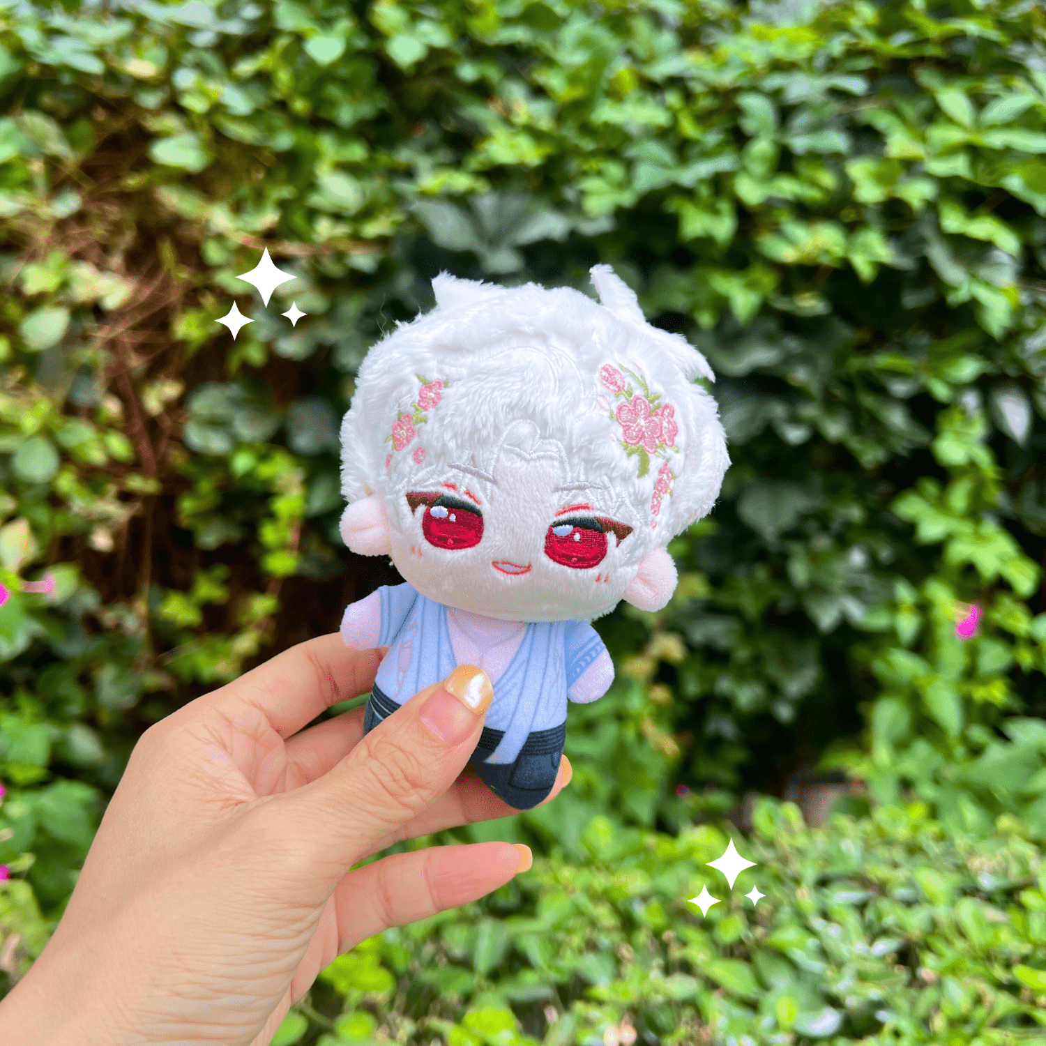 sylus 10cm love and deepspace plushie close-up