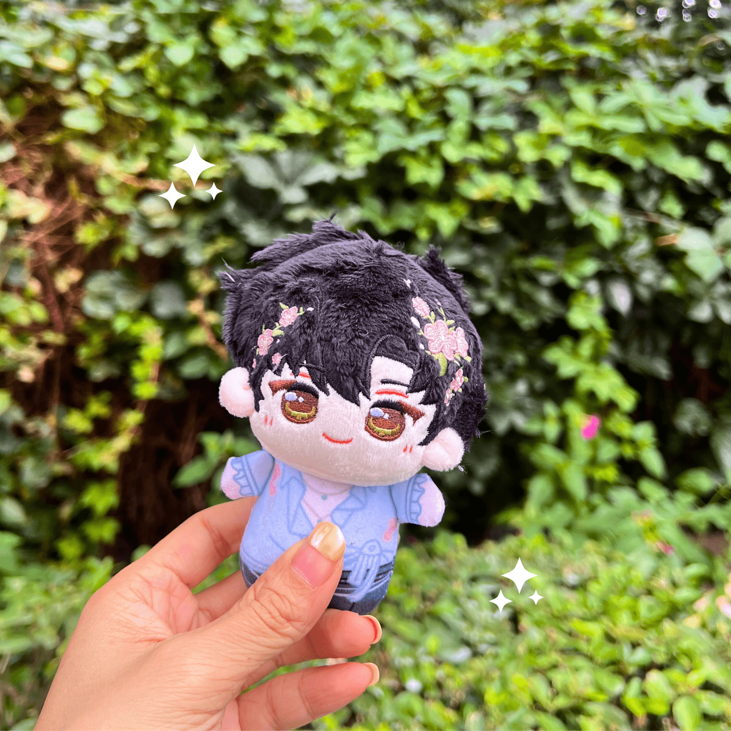 zayne 10cm love and deepspace plushie close-up