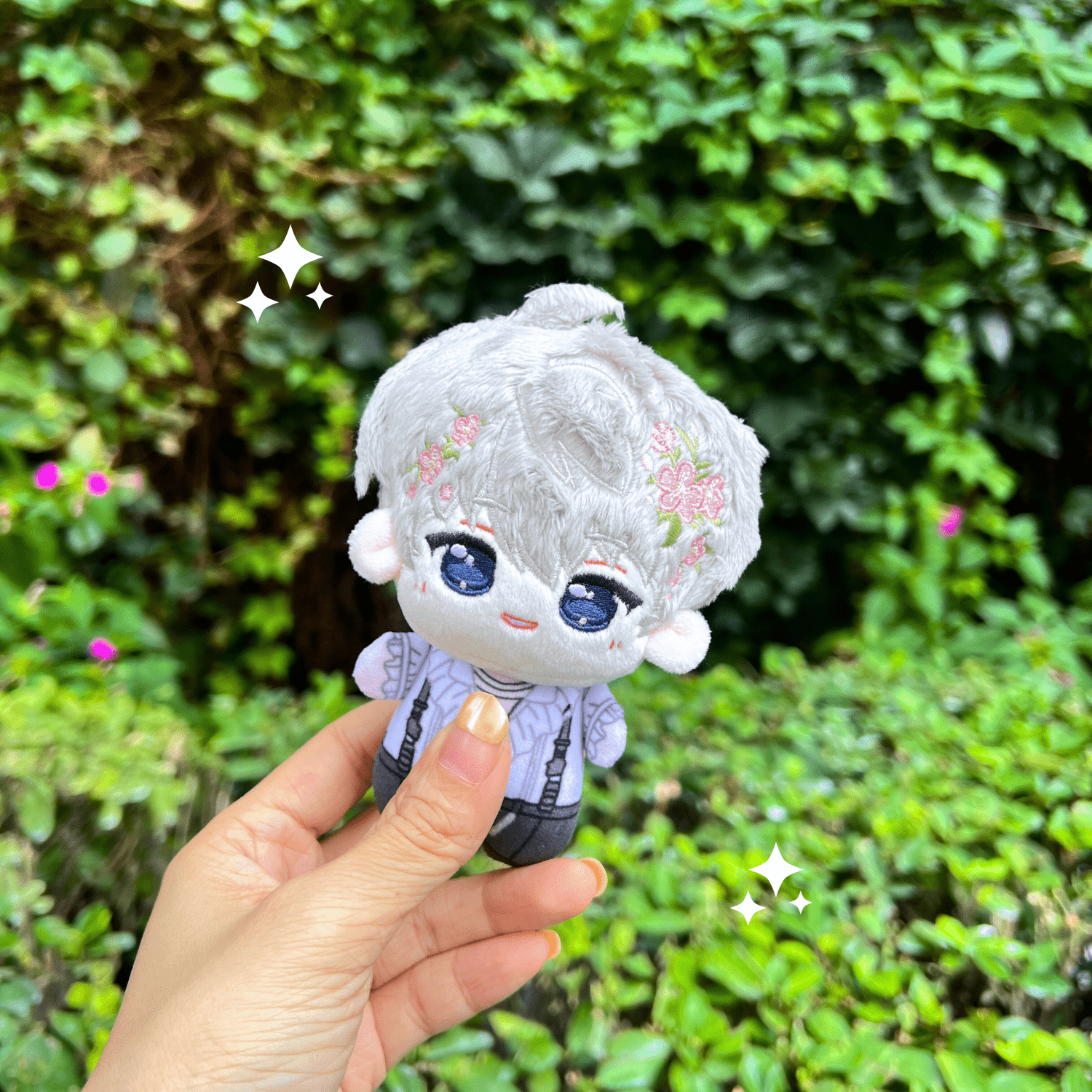 xavier 10cm love and deepspace plushie close-up